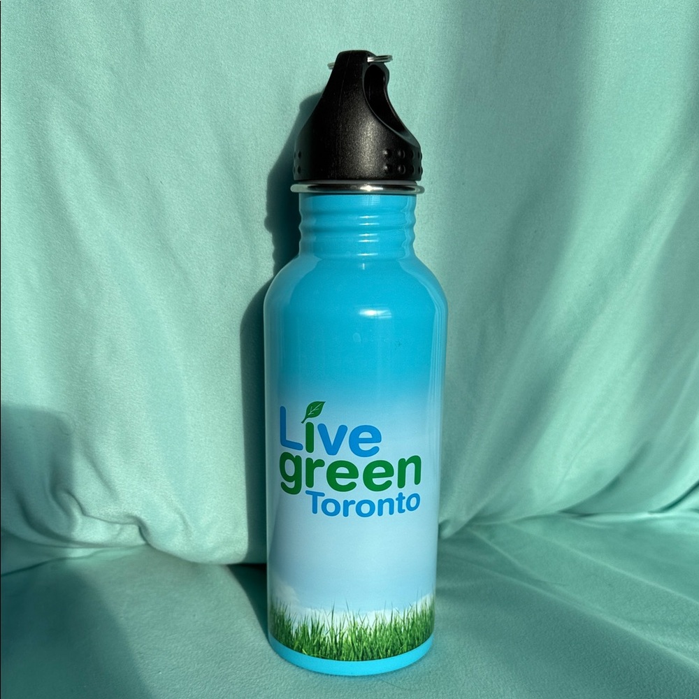 ☘️2/$15☘️Live Green Toronto Water Bottle